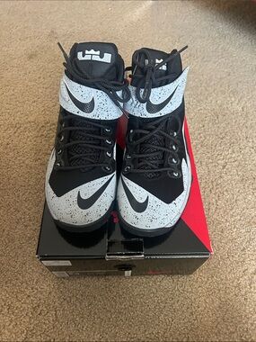 Nike High-Top Basketball Sneakers in Black and Light Grey Speckle